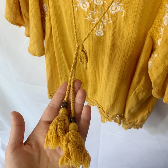 Alya Short Sleeve Embroidered Blouse Size M - Picture 3 of 7